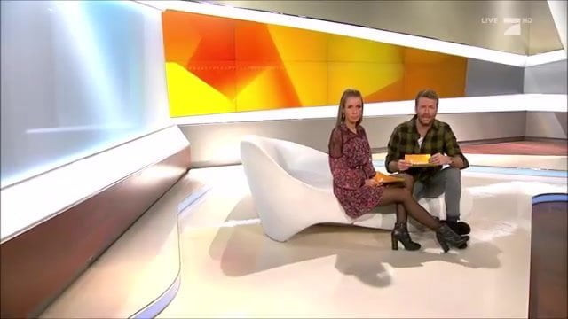 Annemarie Carpendale in Nylons