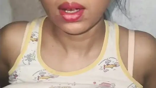 S-249. Bhabhi drückt ihre großen möpse vor stiefbruder
