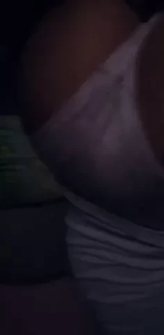 Pokazuje mi guzu 35god udata