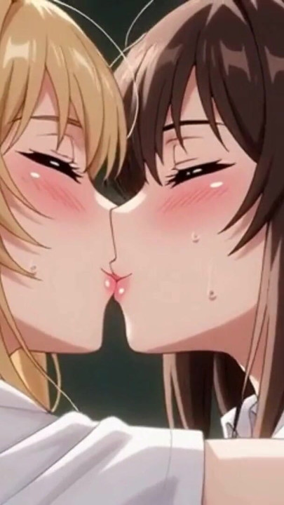 Dos chicas en uniforme. Beso caliente | Clip 2