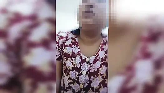 Pregnant wife gives blowjob