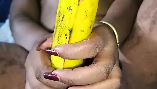 Banana Season 3, j’adore me baiser la chatte avec une banane