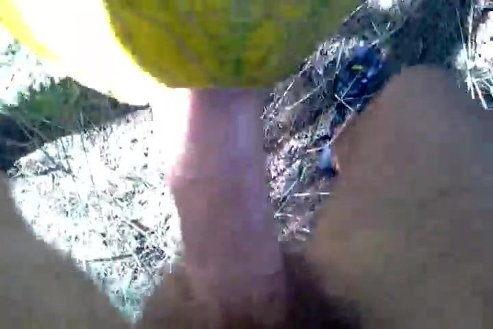 Samotny samiec z melonem