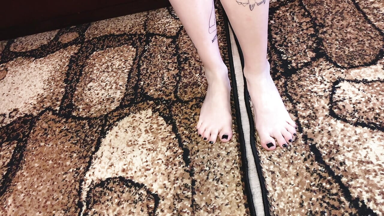 Fußfetisch Turnschuhe Socke und nackte Füße / sfw