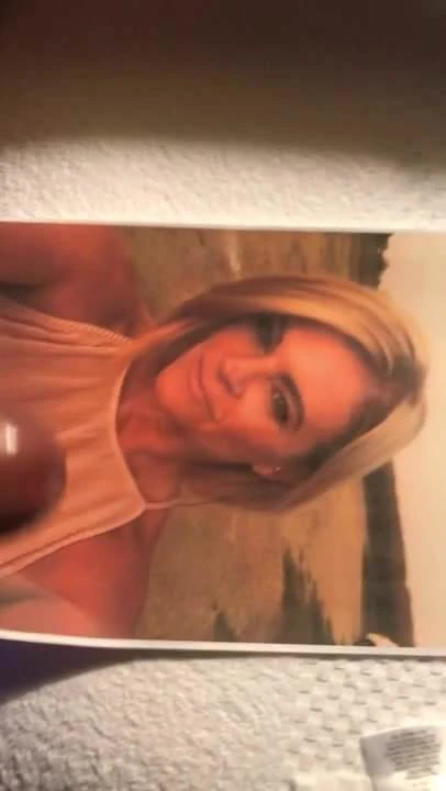 Amatuer blondă milf spermă tribut