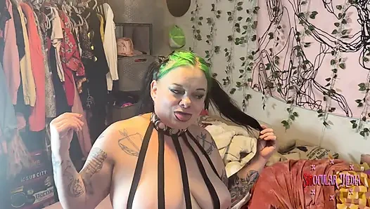 Вкусная готическая девушка с большими сиськами использует палочку-вибратор перед тем, как вылизали и трахнули ее киску