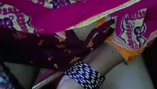 Köylü yenge banyoda işiyor ve kocası tarafından sikiliyor