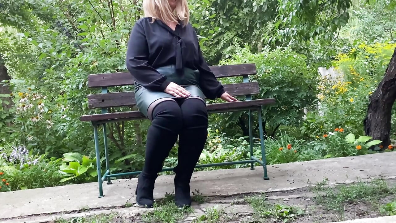 Mature stepmother knows how to keep you under control