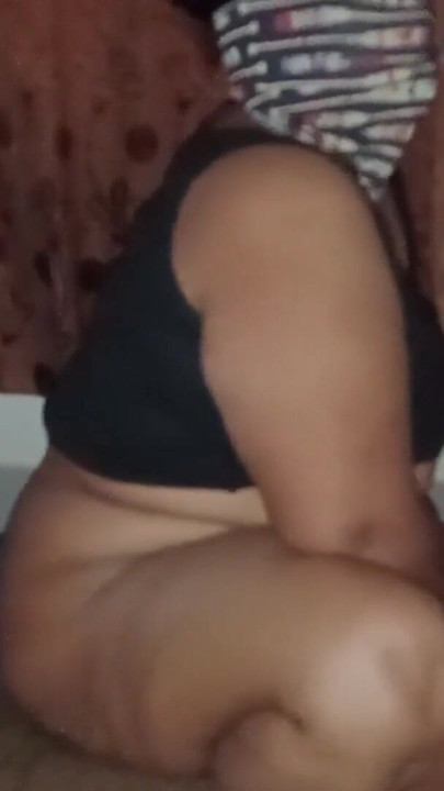 Frumoasă soție infidelă desi fată sex și prieten | Clipul 1