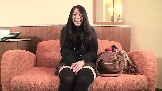 Gadis remaja Jepang dengan kaus kaki tinggi lutut memeknya dicrot di dalam