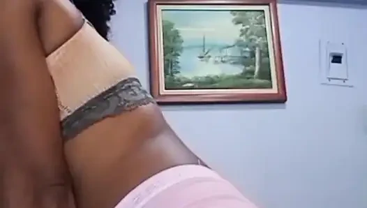 Latina-Mama zeigt dir ihren köstlichen Körper