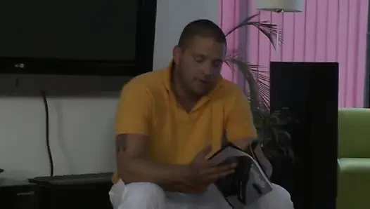 Adegan 1_brunette cewek nakal dengan lingerie seksi lagi asik nikmatin kontol tetangganya sendiri