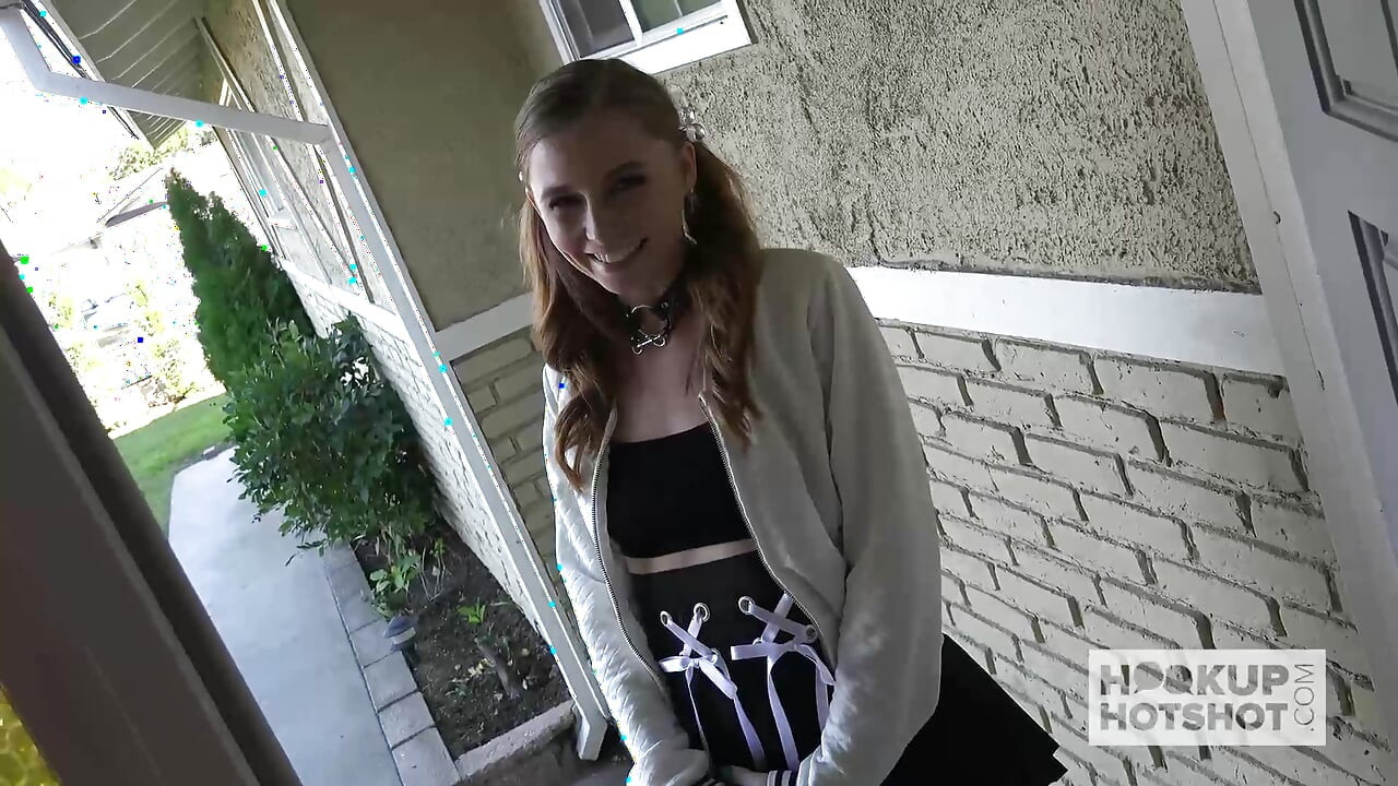 A vékony szőke Ava Parker nyög az első anális élményétől