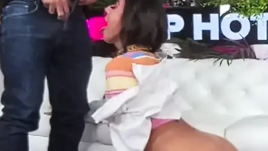 Sasha lagi asik nyepong sampai dicrot di dalam!