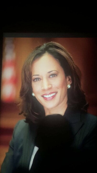 Kamala harris semen homenaje 1