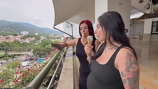 JENIFER SPIELT SCHWANGER UND IHRE FREUNDIN FICKT, NACHDEM SIE DAS EINKAUFSZENTRUM VERLASSEN HAT