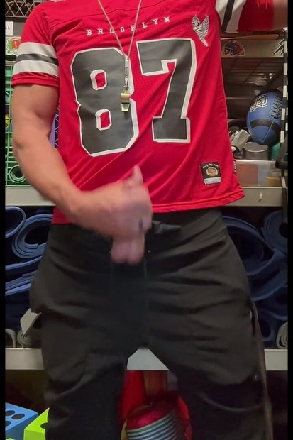 Jockdad87は背番号87のものをジャージに大量に注ぎ込みます。