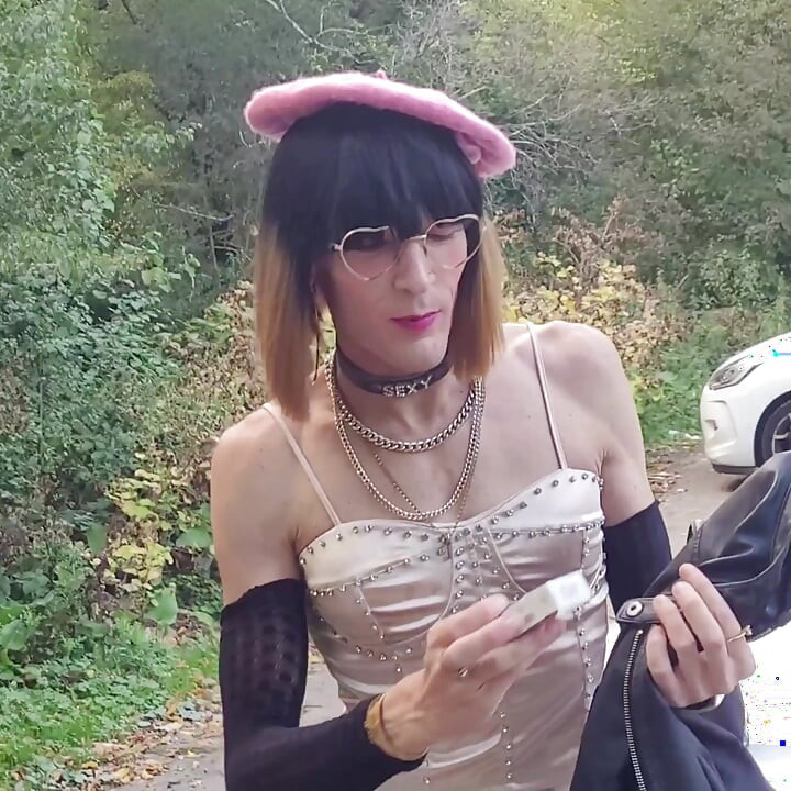 Exhibit👀 PuLpFiCTioN in a car park at the Faisanderie. RenContre_CoKiiNe VaneSsaBiTCHx PariSChienneTrvprod⁹¹