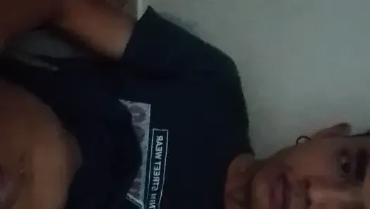 Aarwahtha mastürbasyon yapıyor