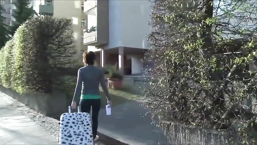 Student Vanessa and the rental shark ( Miethai)
