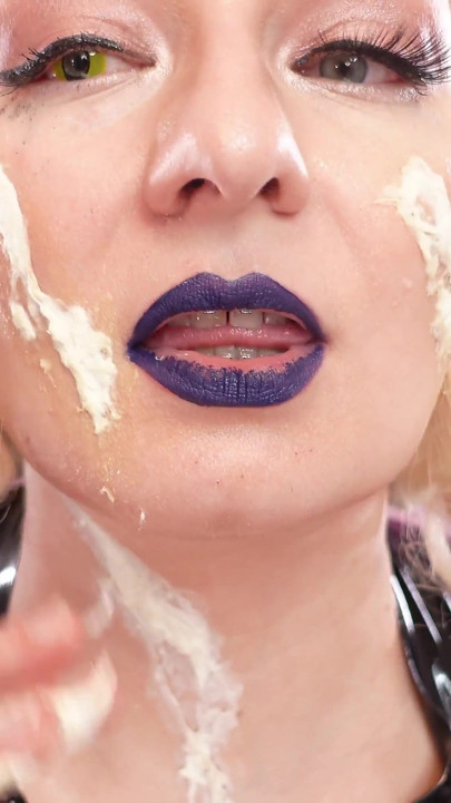 Make-up with scars in process - with liquid latex and cottonwool. (Arya Grander)