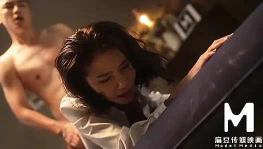 Modelmedia asia - ratu kantor stoking hitam seksi menaklukkan rekannya dengan bdsm