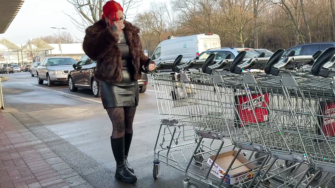 My first internship in the supermarket and I was allowed to go blank into her MILF hole... am I now threatened with being kicked out?