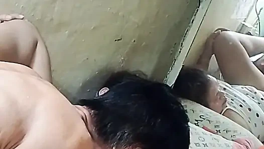 Pemakan memek .enak bangert jilat memek lagi