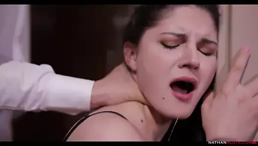 Шлюховатой тинке Francesca Di Caprio уничтожают ее задницу