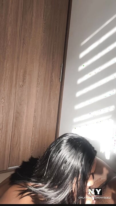 Mira cómo lo hago que disfruto de una buena mamada descuidada con garganta profunda -pareja amateur- Nysde