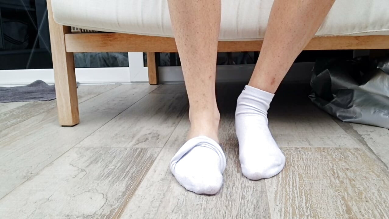 White Ankle Sock Peal & Reveal: Slim Arch And Delicate Toes