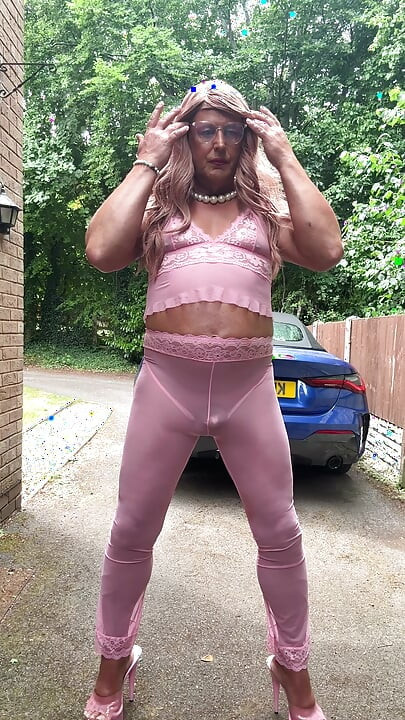 Sexy Crossdresser kellycd2022 in pink outfit and heels