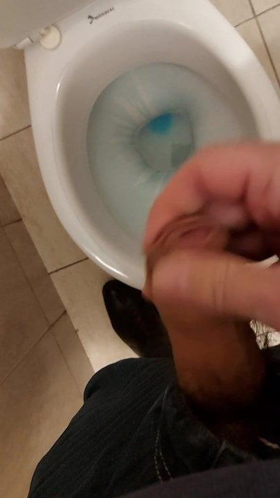 Nastrucia sexy pissing 1