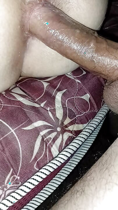 الضخ داخل مطبخ أخت زوجها الضيق