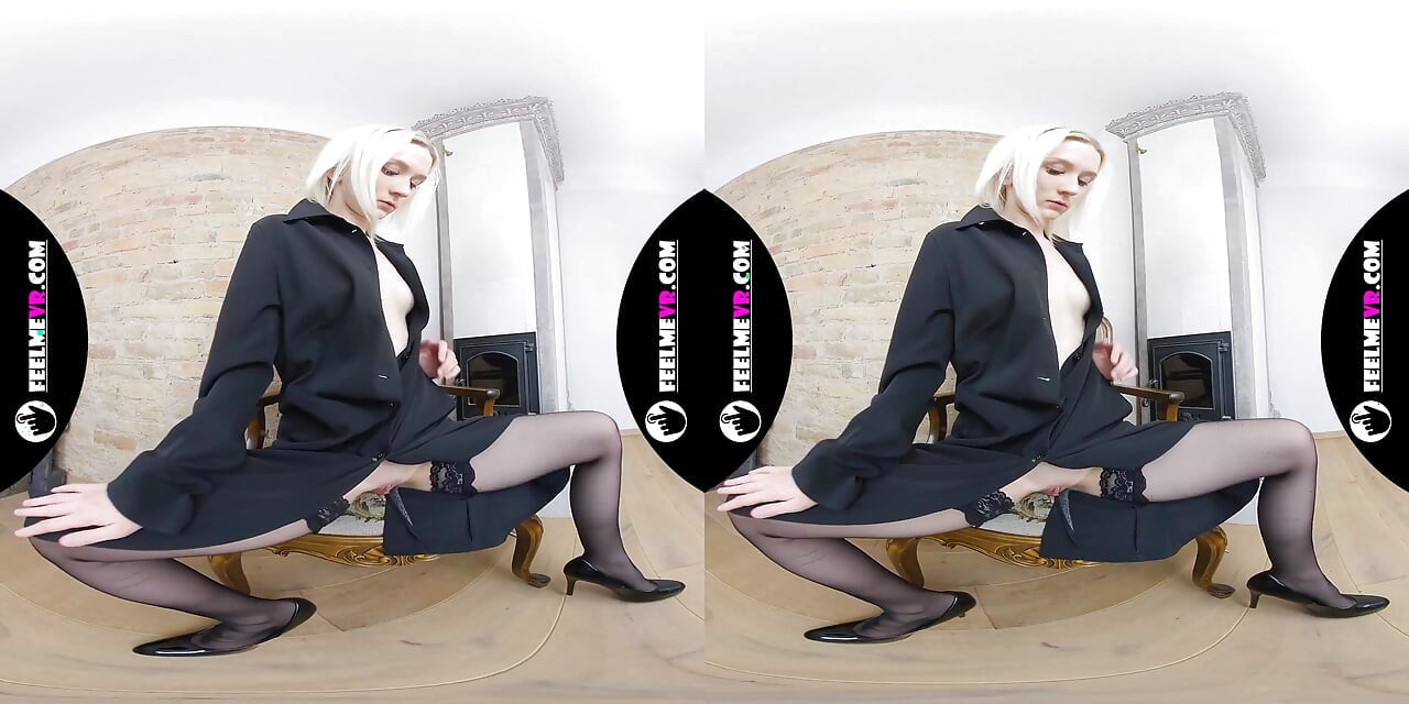 Ingrid dünne blonde hassstrümpfe VR 3D