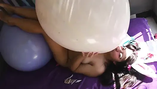 Bunny lagi asik dudukin dan balon pantat bahenolnya - bunny looner
