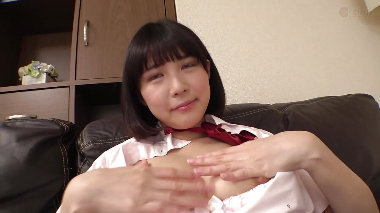 超级可爱的女学生穿着制服被2