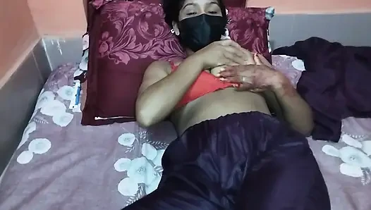 Liza si cewek hot dengan toket besar lagi asik pamer memeknya pakai dildo di rumah