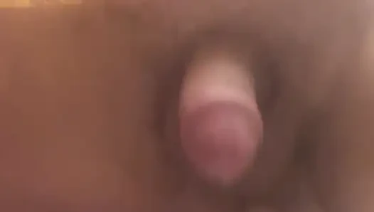 Anal oyuncak üstünde oturup kalkıyor