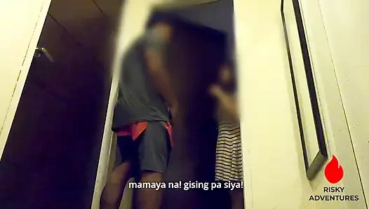 Pinay heiße ehefrau fickt familienfahrer außerhalb des zimmers des ehemanns - betrügende ehefrau