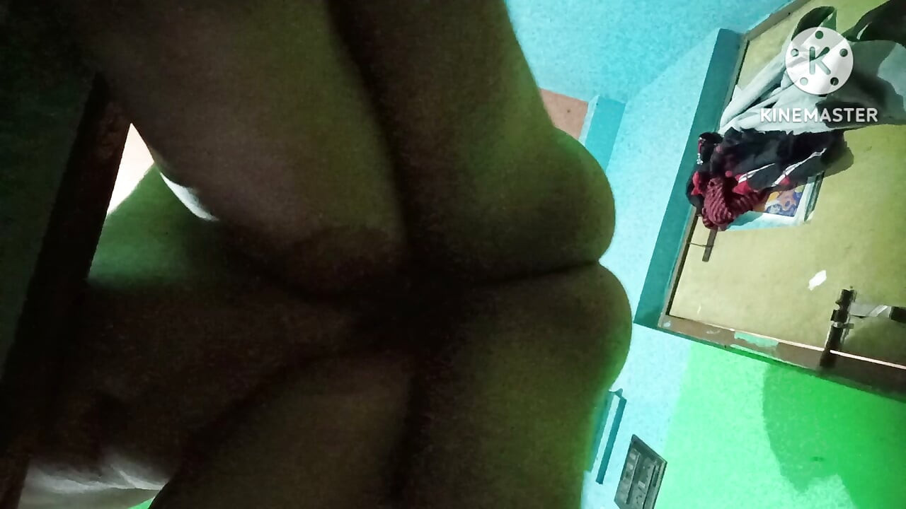 Desi Indian Doodhwala Bhabhi ji Ke Bade Bade Doodh Dekhakar, Doodh se Chodne Laga  Hindi Audio