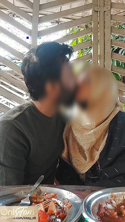 Hijabi Monina com Kafir ao ar livre diversão arriscada, sexo inter-religioso