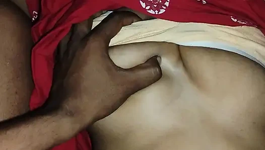 Красивые сиськи сексуальной девушки и плохо выглядят