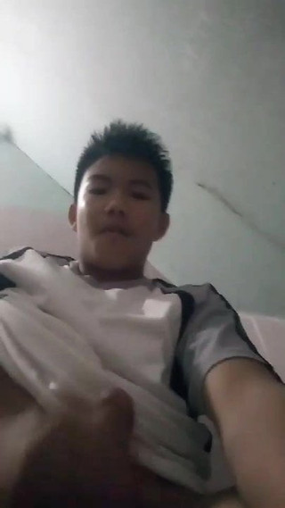 asian boy filming him jerking off (39'')