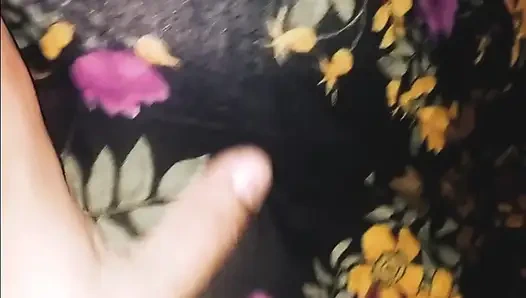 Ketika adikku tidak di rumah, aku menemukannya sendirian dan dia