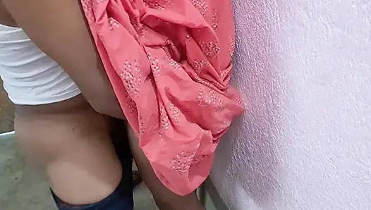 Hintli genç amcık sevgilisiyle sikişiyor