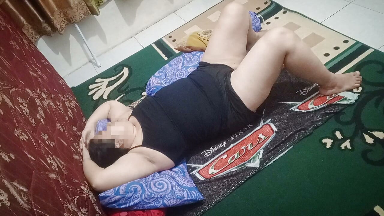 (Part 1) Horny chubby aunt wants to be fucked