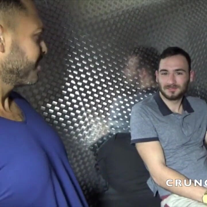 빅토르 롬에게 맨박을 따먹는 음란한 친구