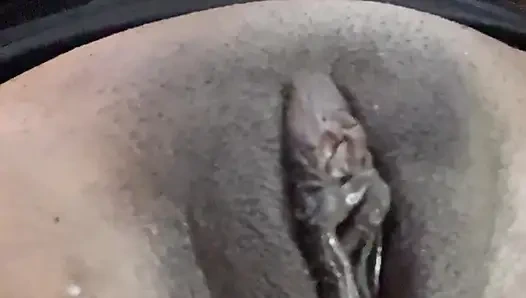 Havuç beni uslu bir şekilde sikiyor ve sakinleştirici amcığımı yedi