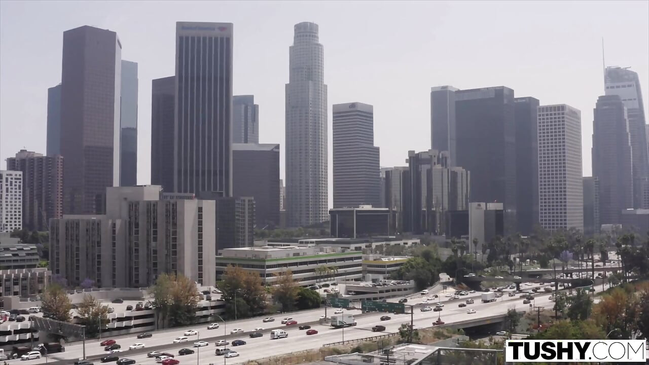 Tushy, model sehnt sich nach 24/7